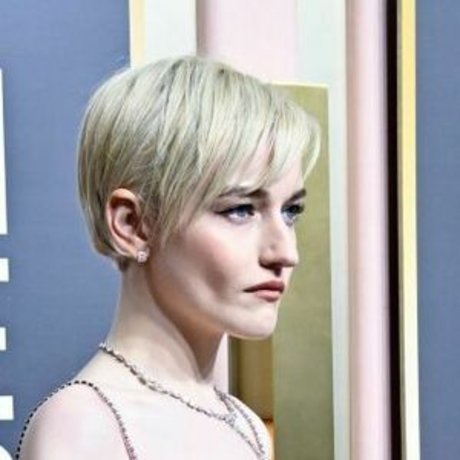 Julia Garner sex actress photo