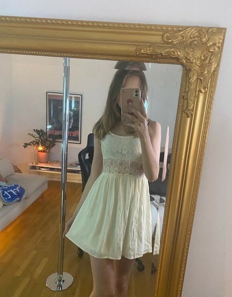 Apollolol pornstar naked img