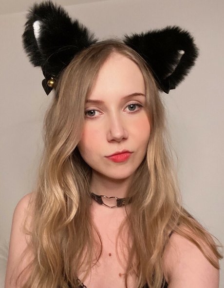 Apollolol nude model image