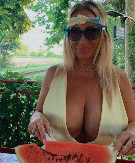 Mara Traversi model free pics