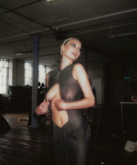 Poppyy Hopson adult model gallery