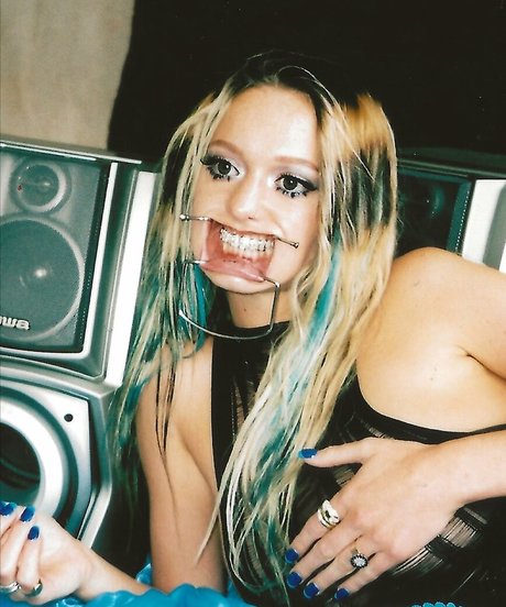 Poppyy Hopson pornographic model pics