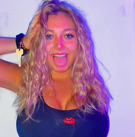 meakelena sexy star pics