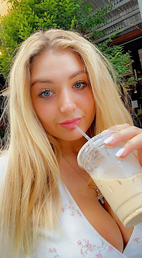 meakelena star erotic photos