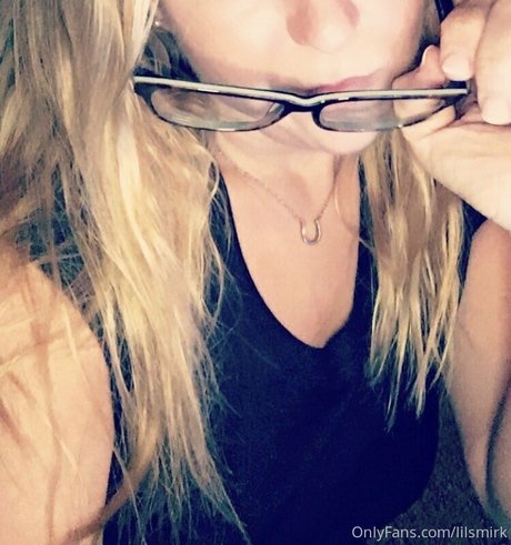 lilsmirk adult model pic