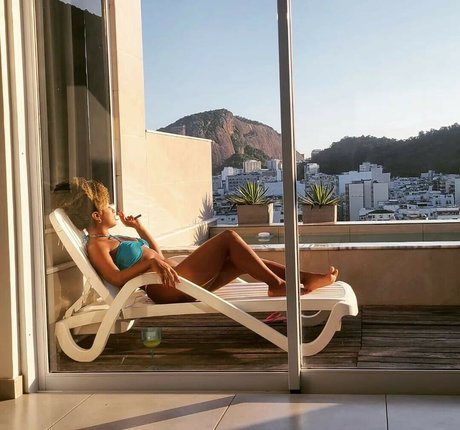 Rubia Gabi naked model photo