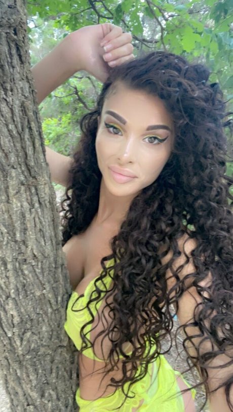 Bigdicktrannynicole model sexy image