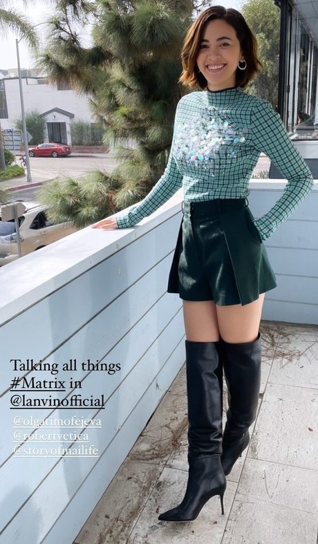 Jessica Yu Li Henwick exclusive pornstar images