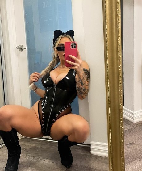 Ashley Bernier xxx model gallery