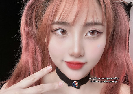 huge natural tits onlyfans top picture