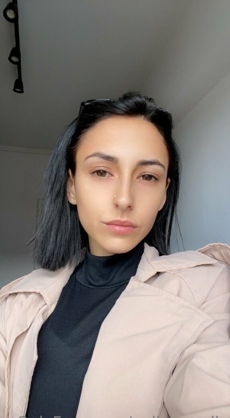 polly smalls top star picture