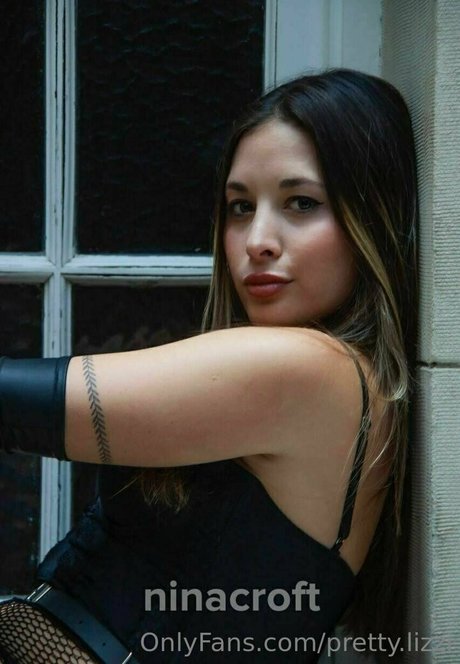 pretty lizzi model erotic pics