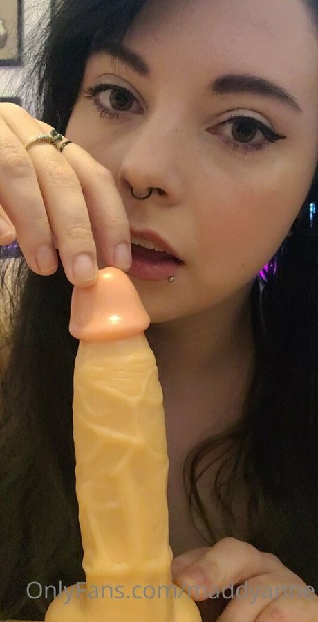 madianne exclusive model gallery