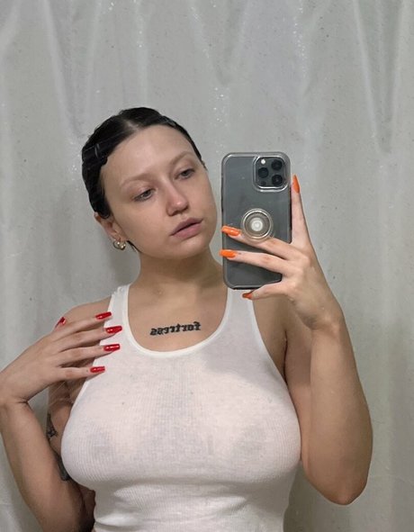 yyentaa model high quality pic