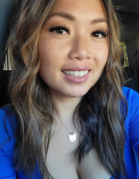 Jee Yung pornstar top photos