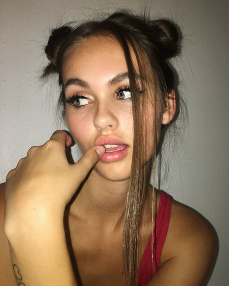 Lily Easton nude star image