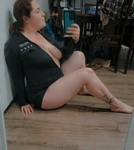 boootylicious95 naked star archive