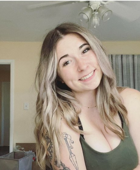 Cherrycgames pretty pornstar pics