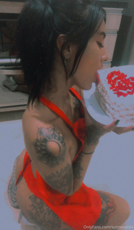 sunmoonlia best model picture