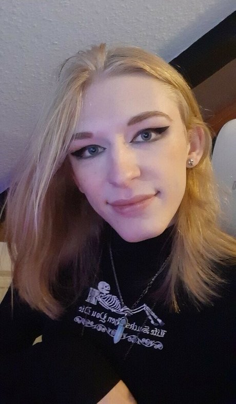 Lenathelicious art star picture