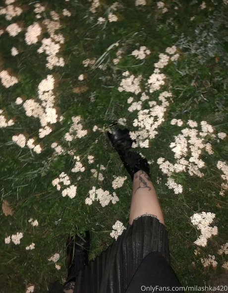 milashka420 naked model gallery