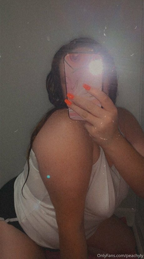 peachyly beautiful pornstar img