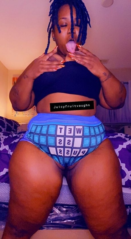 juicyfruitvaughn naked star pictures