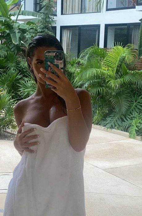 Notbadforagirl model nudes pictures