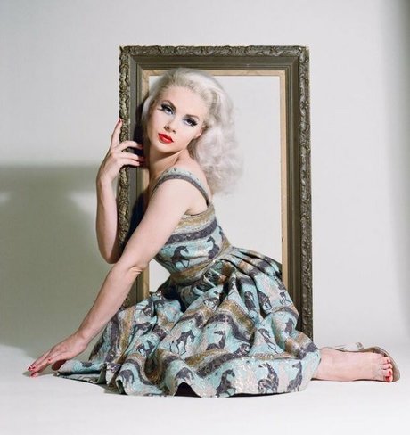 officiallymosh pornographic model pics