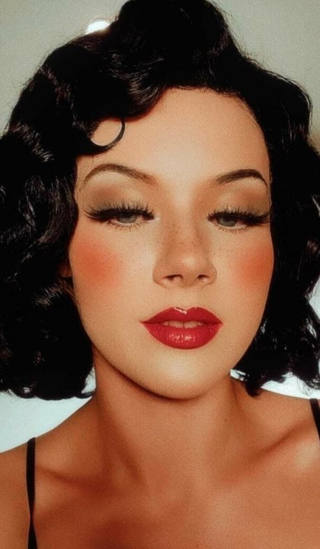 officiallymosh model top gallery