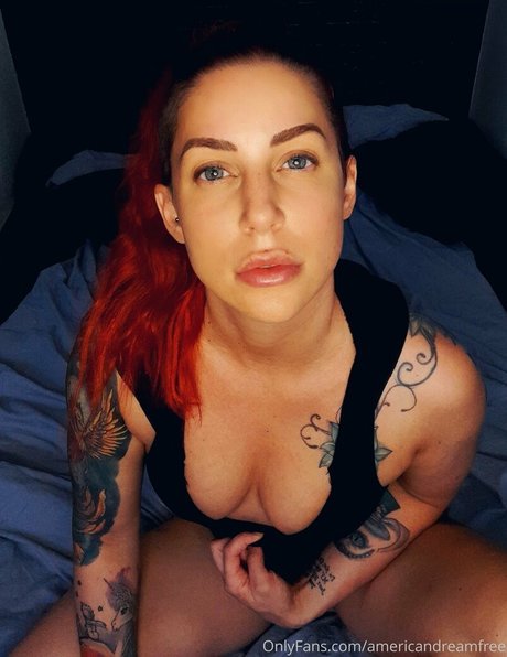 larraphoenix model pornographic image