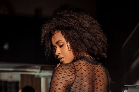 Naiara Rodrigues hd model image