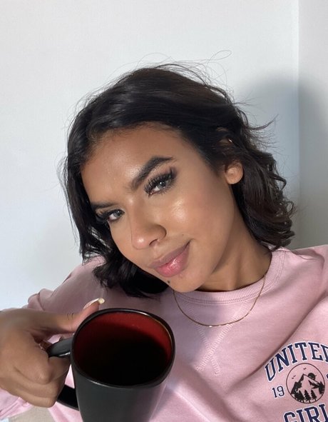 kendrabrowm pretty actress photo