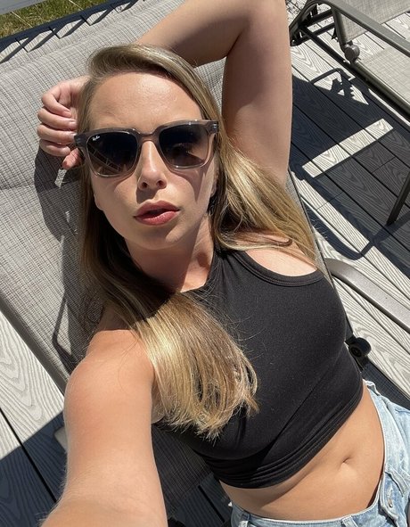 alishadrinksbeer free star photo