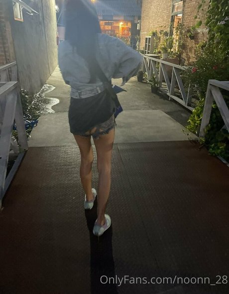 noonn 28 pornographic actress picture