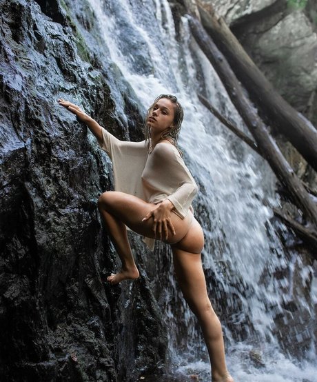 Vixengoddesss_ model pornographic archive