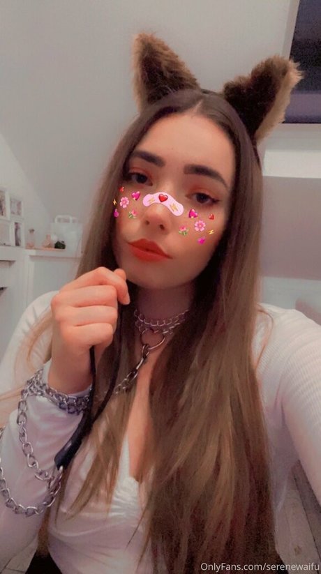 Serenewaifu naked model picture