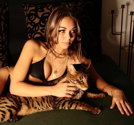 x petja x model image