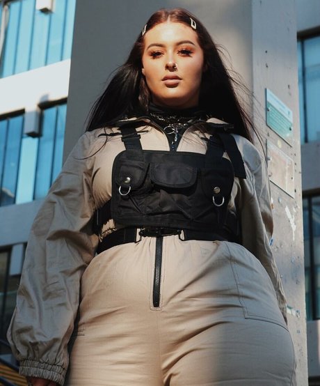 Holly Marston Quick model image