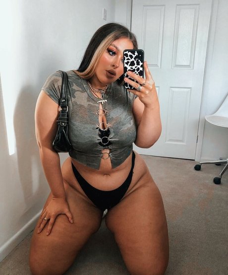 Holly Marston star free photos