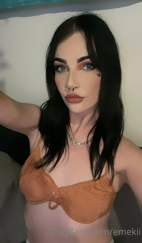 emekii porn star photo