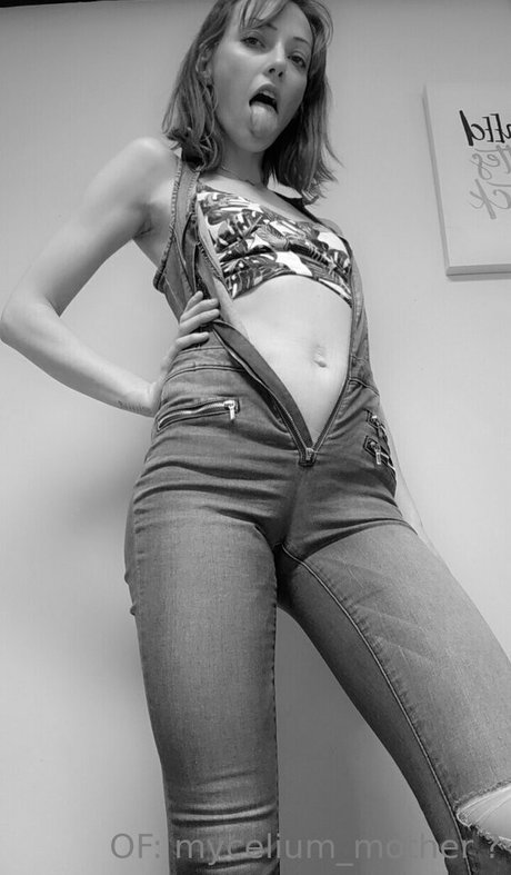 mycelium mother sex model pictures