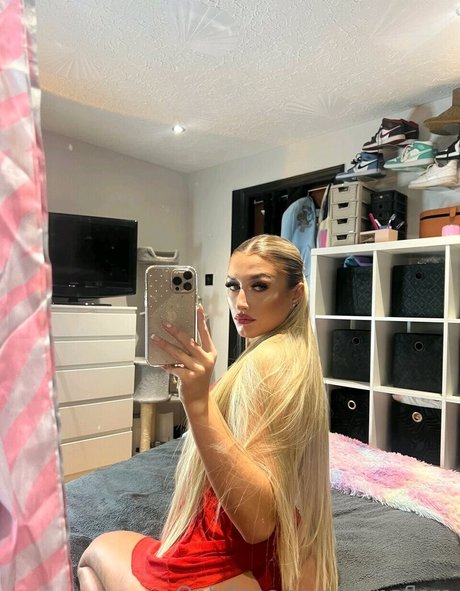 Ebony Tomkins nudes model images