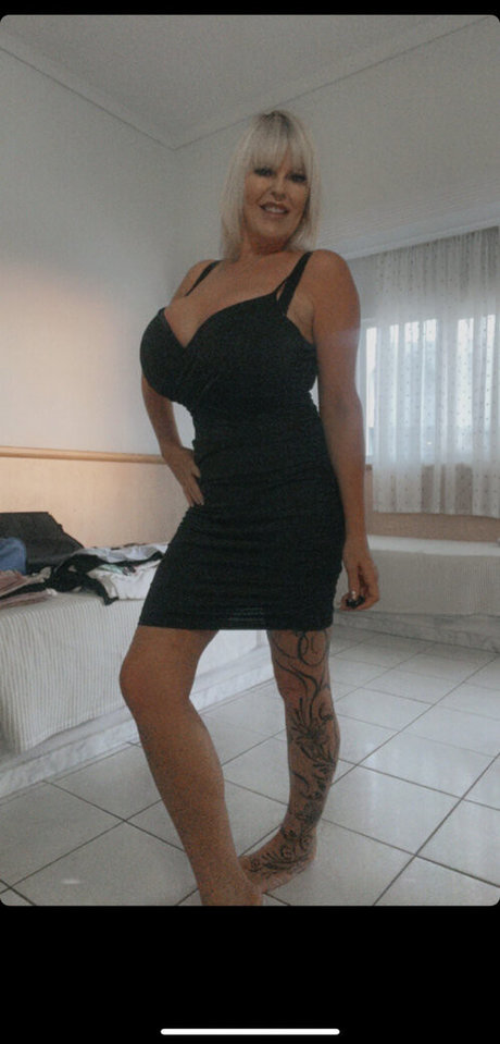 Mollyjfoxx nude star pictures