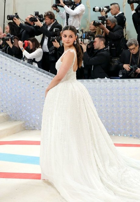 Alia Bhatt model top galleries