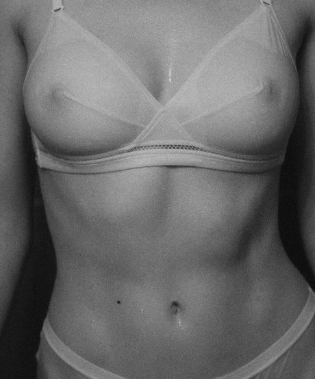 Niki Anson star exclusive images