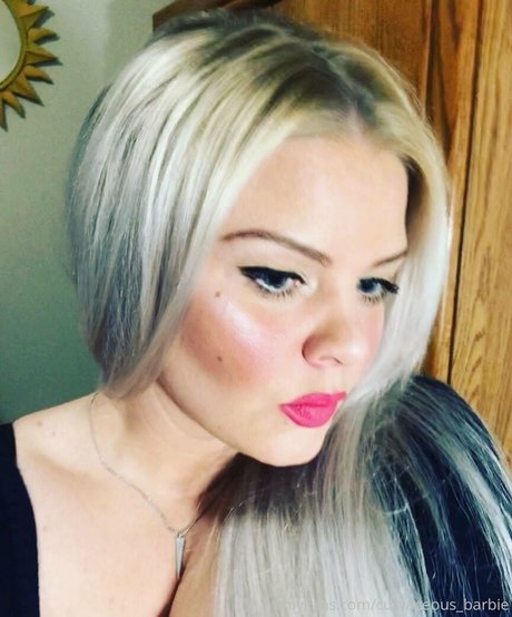 curvaceous barbie high quality model img