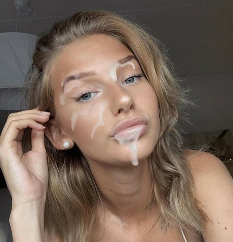 nelldelli model sexy photo