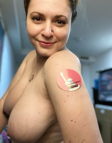 Lindsay Felton naked star photos