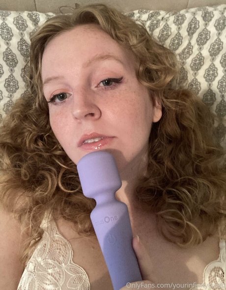 yourinfinitycrush model high quality photo